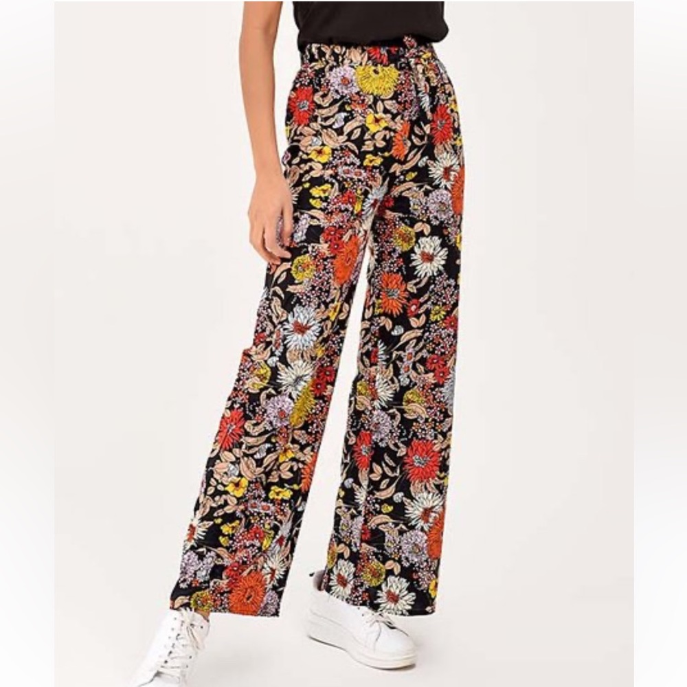 TAKING OFFERS Valerie Stevens Gaucho Floral Pants